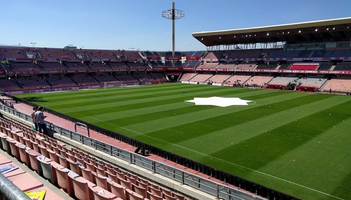 Liga: il Granada ospita il Barcellona