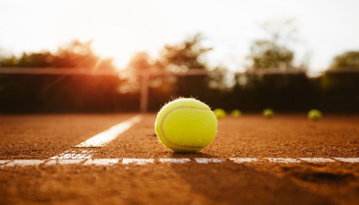 Pallina Gialla su Campo d Tennis