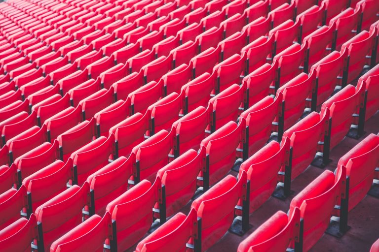 File delle Poltroncine rosse da Stadio di Calcio
