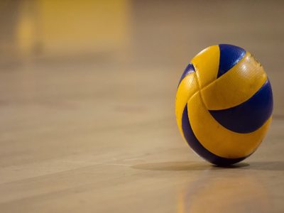 palla da volley blu e gialla