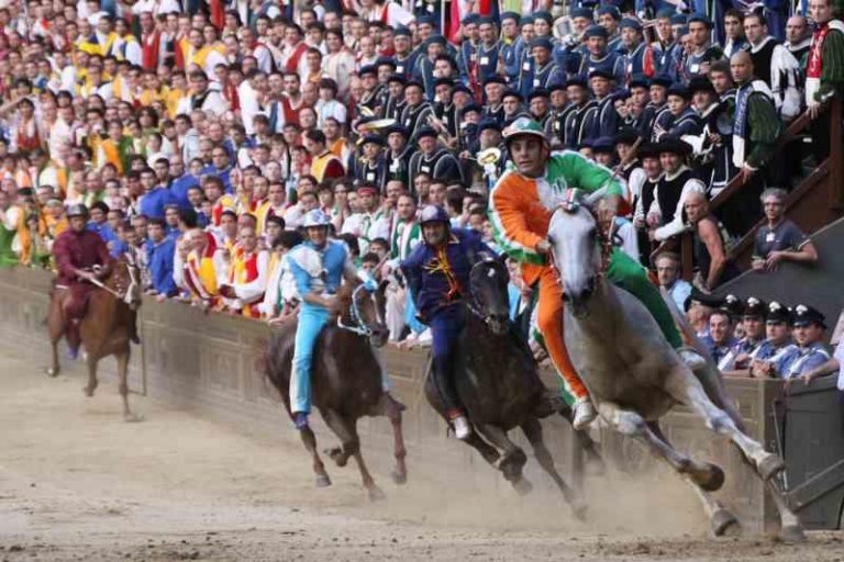 Corsa al Palio di Siena