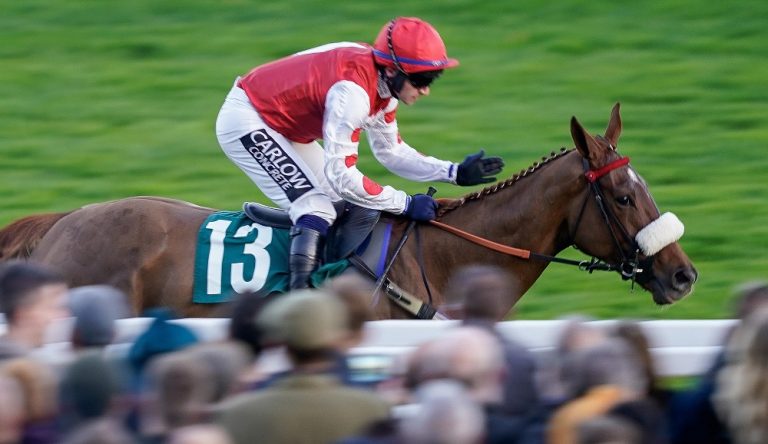 corsa all'ippodromo di Cheltenham